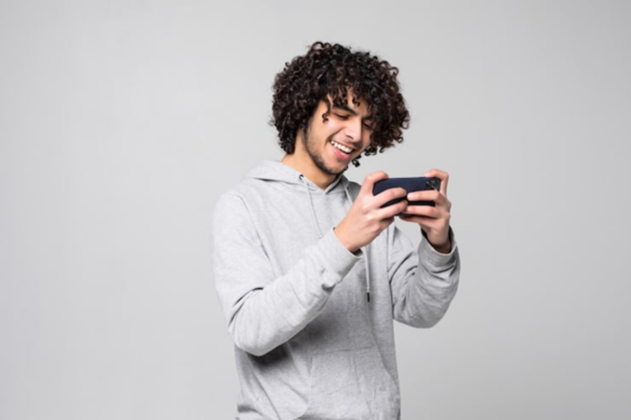 Mobile Gaming Evolution: How Players Transition From Free Games to Play Slots for Real Money