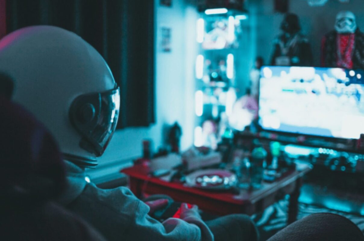 Gaming in Small Spaces: Building the Ultimate Setup in a Shared Apartment