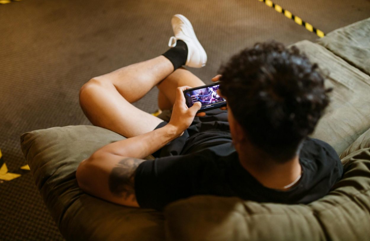 Features That Keep Online Games Engaging for Players